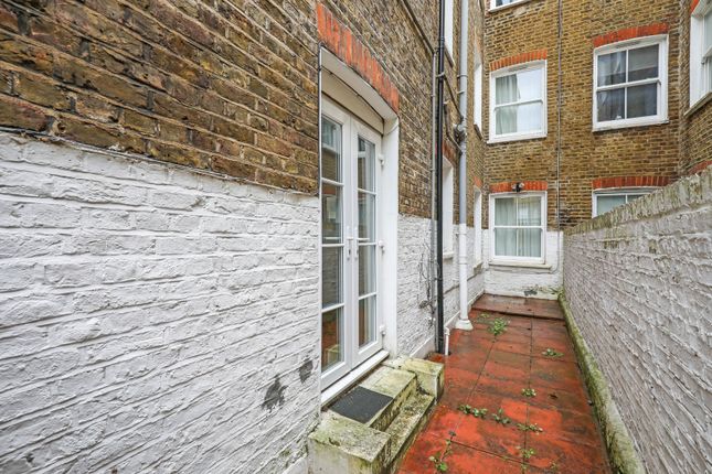 Flat for sale in Tamworth Street, Fulham