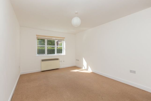 49, Whitehead Way, Aylesbury photo 2