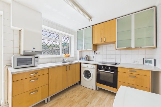 16 Bristow Court, Marlow photo 3