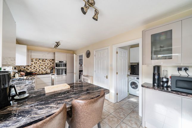 5, Newstead Close, Wiltshire photo 3