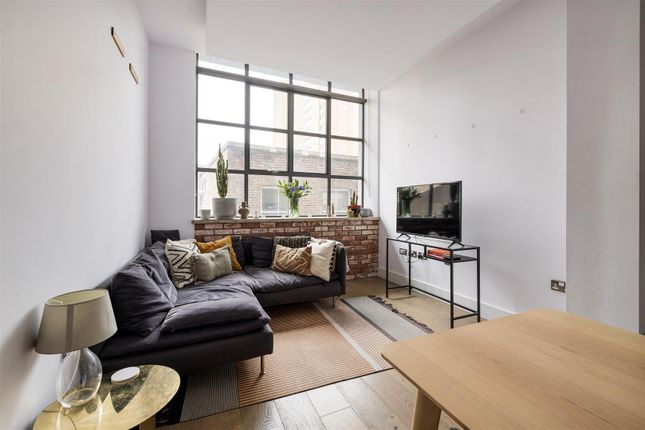 Flat 15, The Textile Building 31A, Chatham Place, London photo 4