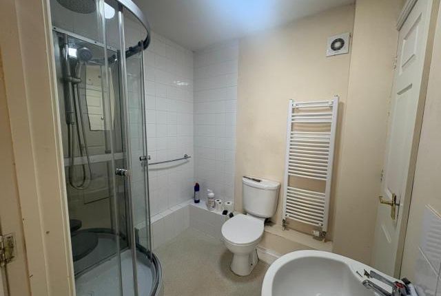 7, Valiant Court, Carterton photo 4