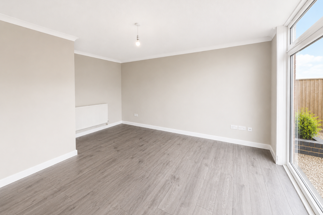 12 Madron Close, Hull photo 3