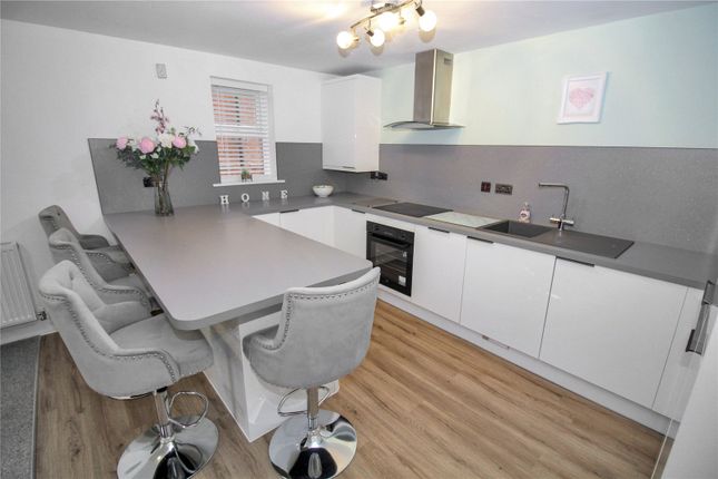 197, Cloatley Crescent, Swindon photo 2