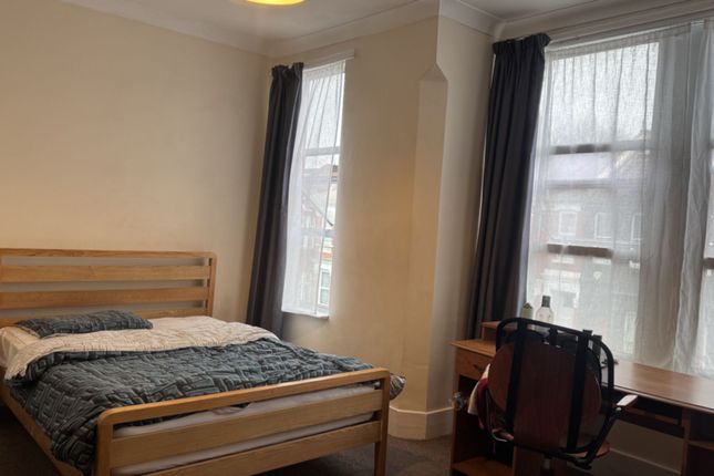 Room 5 29, Tennyson Road, London photo 4