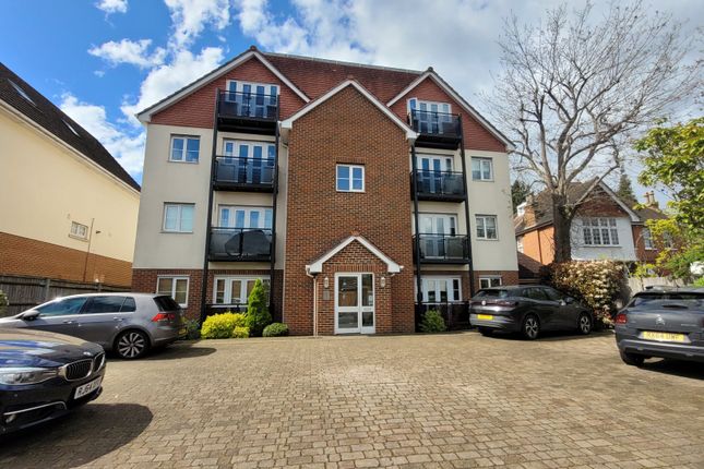 Flat to rent in Plaistow Lane, Bromley
