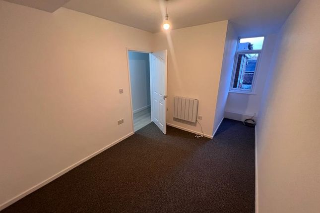 149, Watlands View, Newcastle-Under-Lyme photo 4