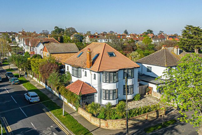 27, Kenilworth Gardens, Westcliff-on-sea photo 2