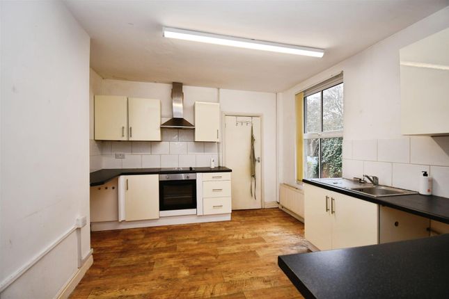 10, Hinderwell Street, Hull photo 4