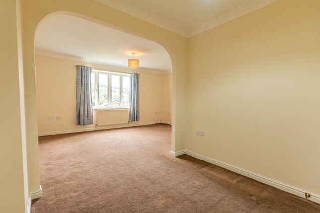 36, Whitestone Drive, Keighley photo 4
