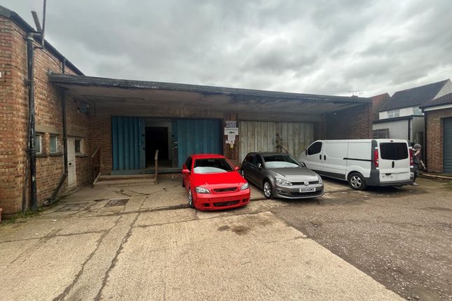 Industrial to let in Pickford Road, St. Albans