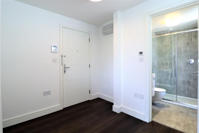 Flat 17, 135a The Parade, High Street, Watford photo 4