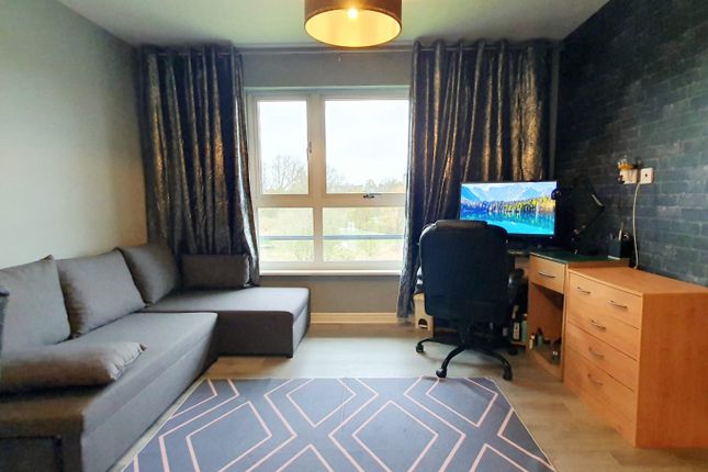 Flat for sale in West Cotton Close, Northampton, Northamptonshire