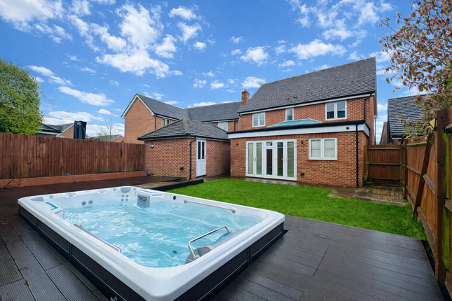 18, Thapa Close, Fleet photo 4