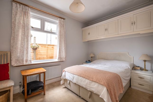 147, Ravenslea Road, London photo 3