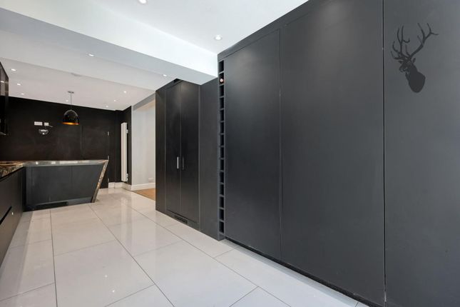 3 Woodberry Way, London photo 4