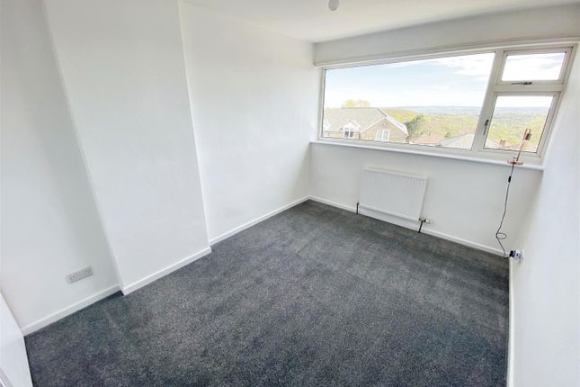 Terraced house to rent in Hough, Northowram, Halifax