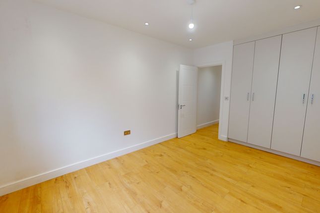 Flat to rent in Purley Rise, Purley