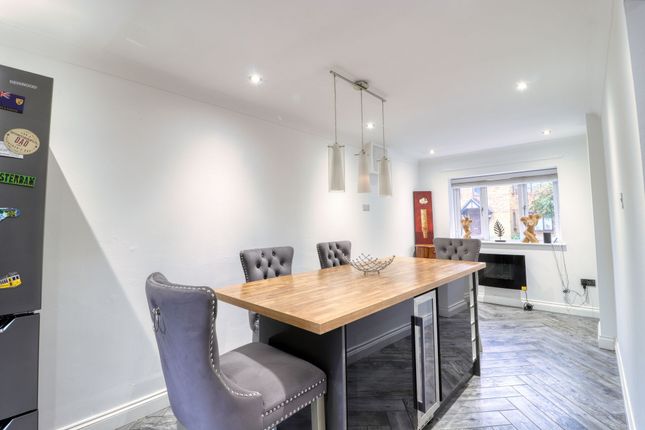 44, Chatsworth Drive, Wellingborough photo 3