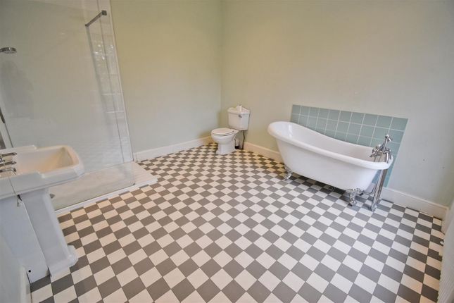 Ensuite 1.Jpg