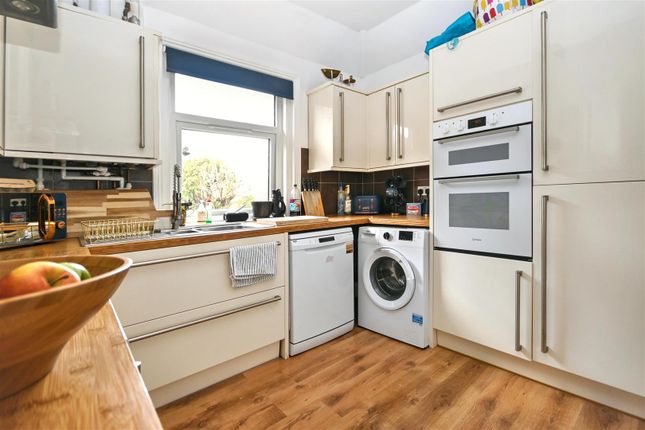 Flat 2, 12, Gore Park Road, Eastbourne photo 3