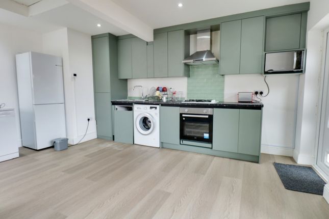 100, Woodhurst Avenue, Orpington photo 3
