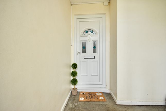 4, Percy Bryant Road, Sunbury-on-Thames photo 2