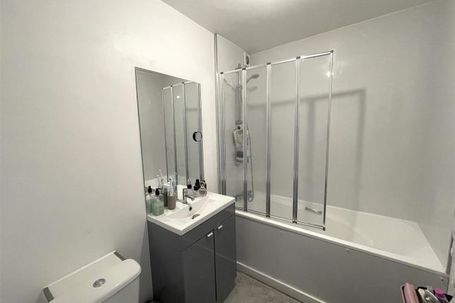 Third Floor Flat, 9, Belgrave Gardens, London photo 4