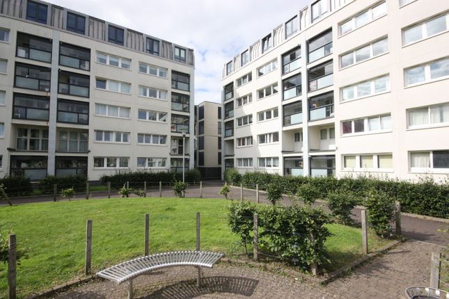 Flat to rent in Flat 3, 14 St Andrews Crescent, Glasgow
