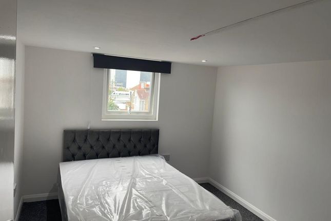 Flat to rent in Diamond Road, Slough