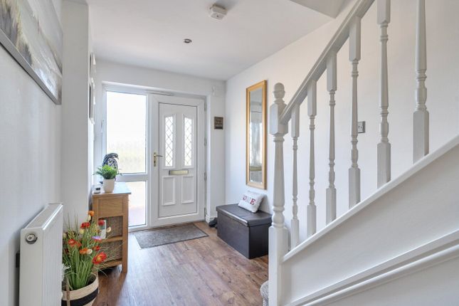 16, Grants Close, Somerset photo 2