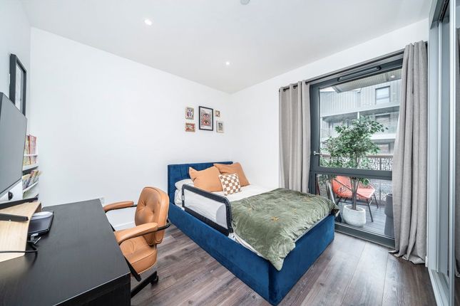 Flat 75 Curie House, Wallis Road, London photo 3