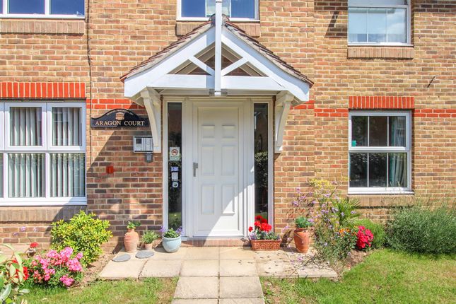 Thumbnail Flat for sale in Pemberton Road, East Molesey