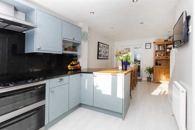 9, Lytham Way, Huddersfield photo 2