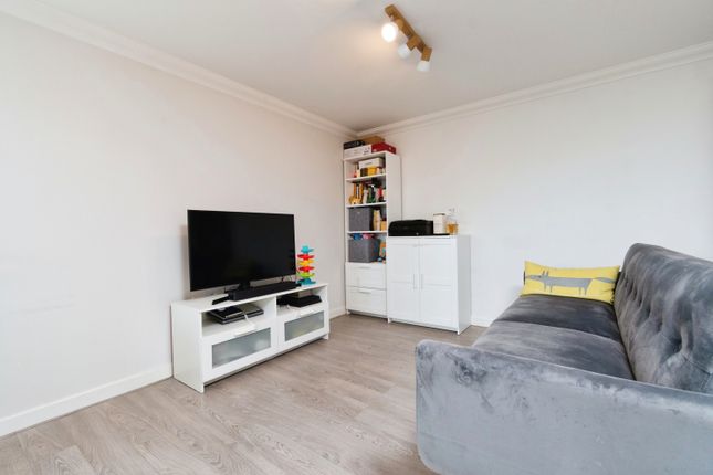 Flat for sale in 17 Stanley Road, Sutton