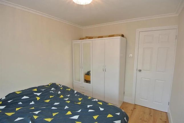 12, Greenacre Court, Egham photo 2