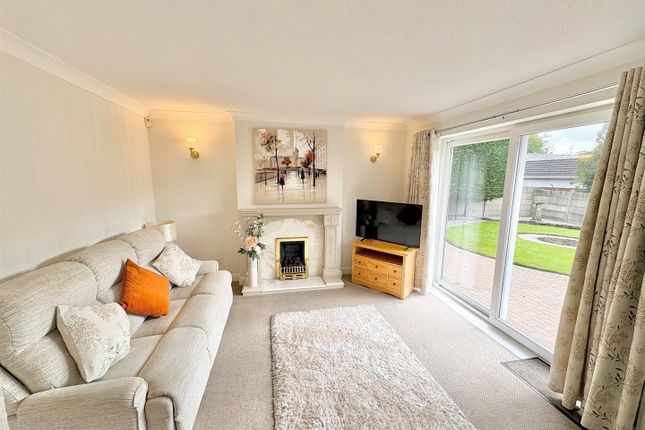 11, Derwent Close, Leigh photo 3