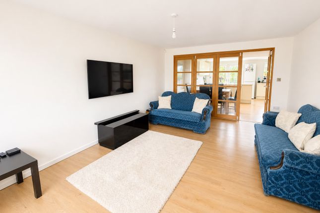 190, Hunters Park Avenue, Bradford photo 3