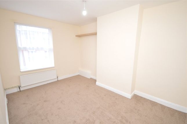 27, Recreation Crescent, West Yorkshire photo 4