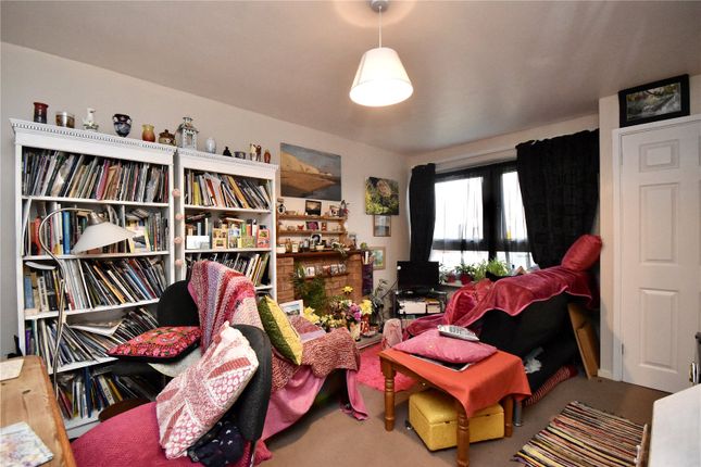 31, Richmond Avenue, Oldham photo 2