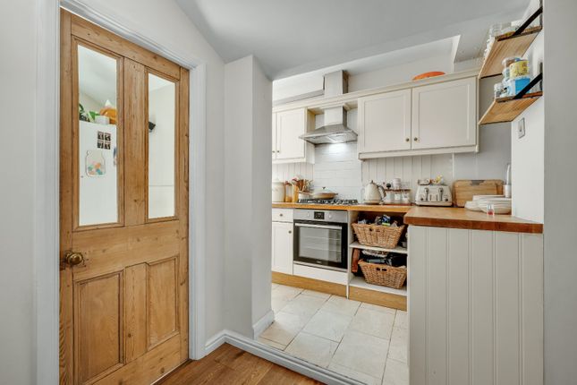 13, Pantile Road, Surrey photo 4