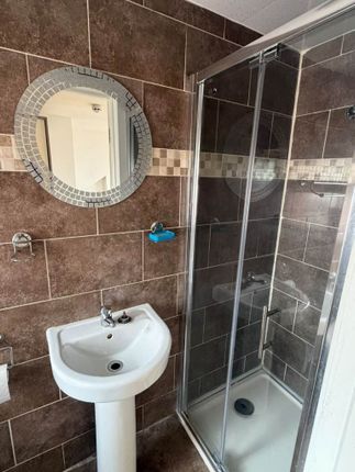 Grove Road, Romford RM6 photo 4