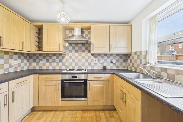 2, Willow Tree Close, Lincoln photo 2