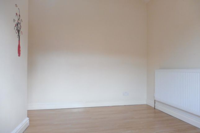 Flat to rent in Broadstone Road, Kitts Green, Birmingham