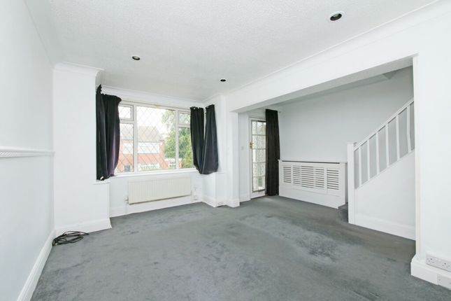 45, Benson Gardens, Leeds photo 4