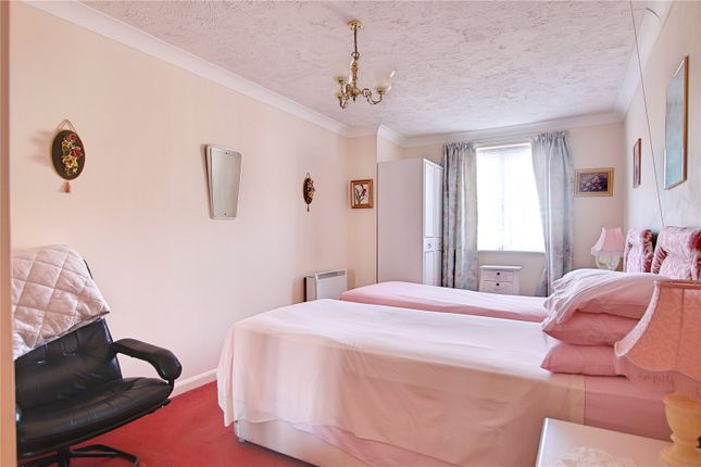17, Silverwood Court, Rustington photo 4