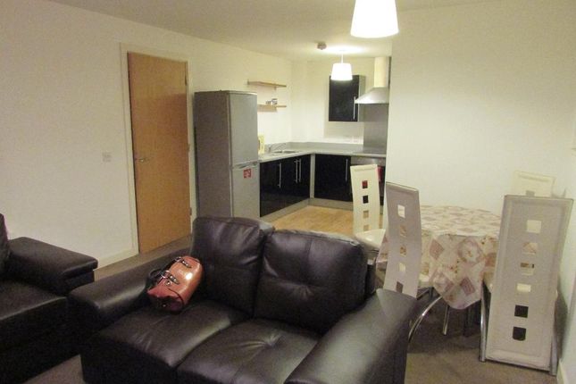 Flat to rent in Ladywell Point, Pilgrims Way, Manchester