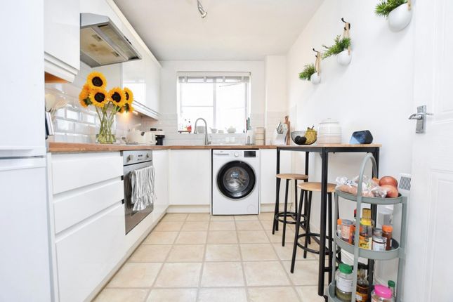 12, Bancroft Chase, Hornchurch photo 4