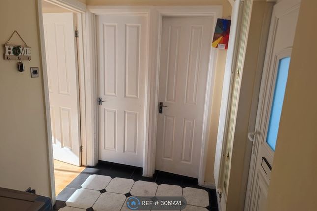 Robin Place, Boundary Way, Watford photo 2