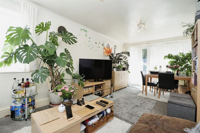 Flat for sale in Cherry Orchard, Stratford-Upon-Avon